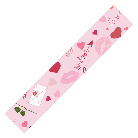 Gabriela Simon Pink valentines Day with Kisses Table Runner