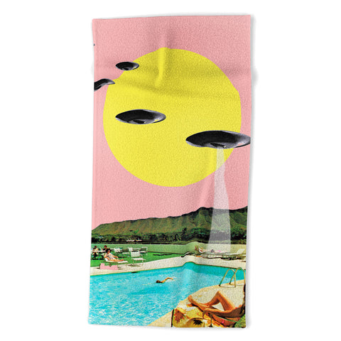 MsGonzalez Invasion on vacation UFO Beach Towel