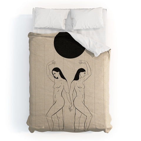 High Tied Creative Hold Up the Moon Comforter