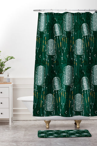 Raven Jumpo Sea Wasp Shower Curtain And Mat