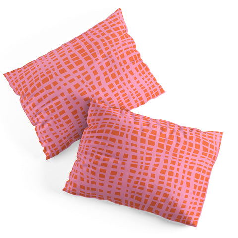 Angela Minca Retro grid orange and pink Pillow Shams