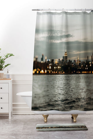 Chelsea Victoria The Bigger Apple Shower Curtain And Mat