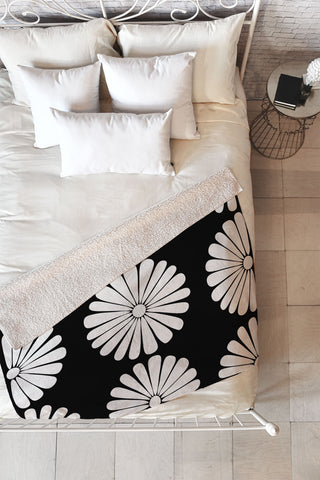 Colour Poems Retro Daisy II Fleece Throw Blanket