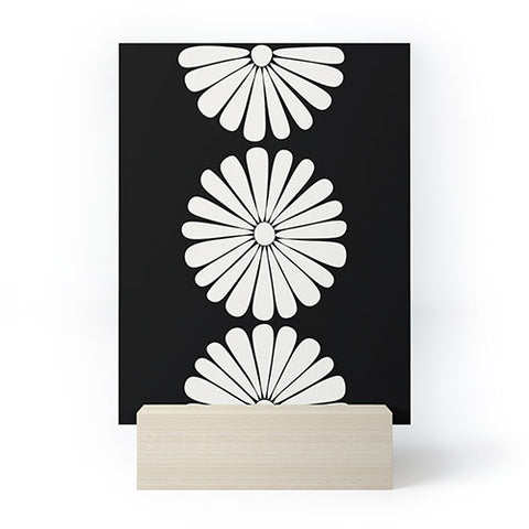 Colour Poems Retro Daisy II Mini Art Print