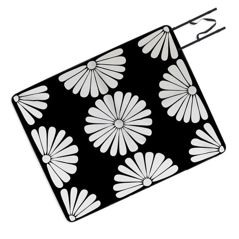Colour Poems Retro Daisy II Picnic Blanket
