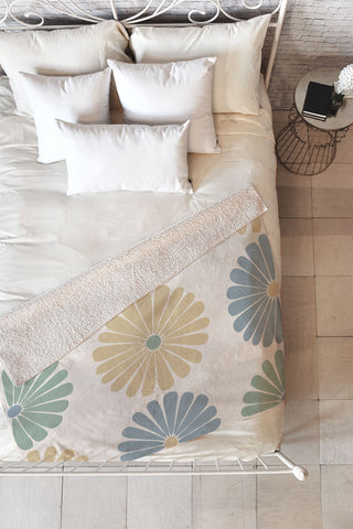 Colour Poems Retro Daisy Multicolor I Fleece Throw Blanket