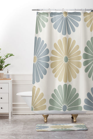 Colour Poems Retro Daisy Multicolor I Shower Curtain And Mat