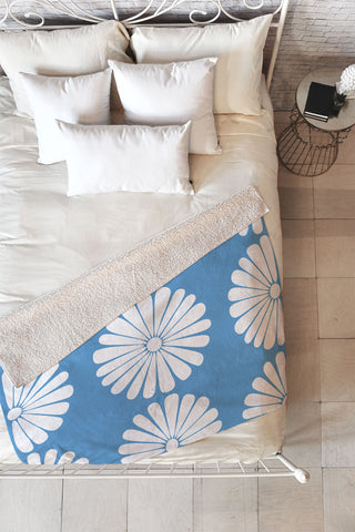 Colour Poems Retro Daisy XII Fleece Throw Blanket