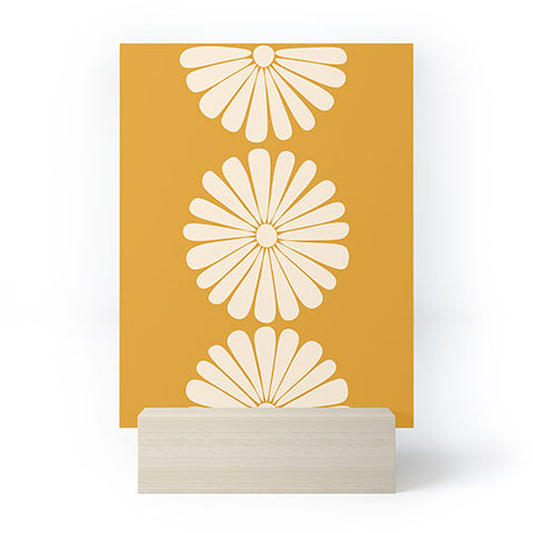 Colour Poems Retro Daisy XIX Mini Art Print