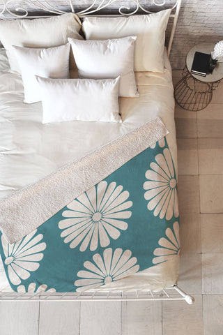 Colour Poems Retro Daisy XXIII Fleece Throw Blanket