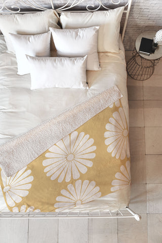 Colour Poems Retro Daisy XXIV Fleece Throw Blanket