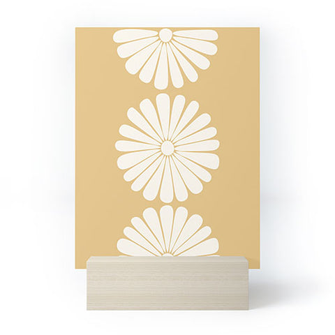 Colour Poems Retro Daisy XXIV Mini Art Print