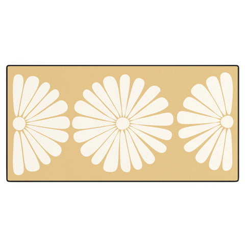 Colour Poems Retro Daisy XXIV Desk Mat