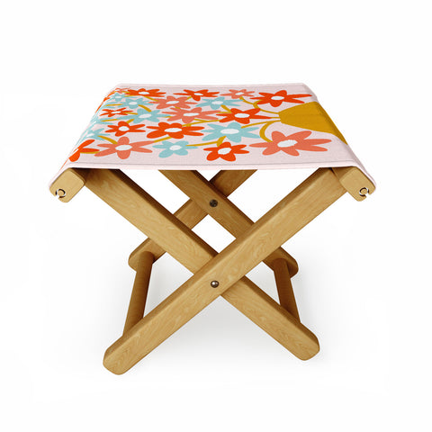 Dominique Vari Words Sunny vase with Super Bloom Folding Stool