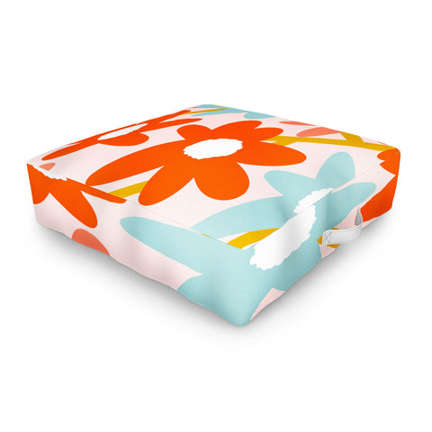 Dominique Vari Words Sunny vase with Super Bloom Outdoor Floor Cushion