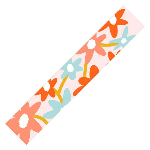 Dominique Vari Words Sunny vase with Super Bloom Table Runner