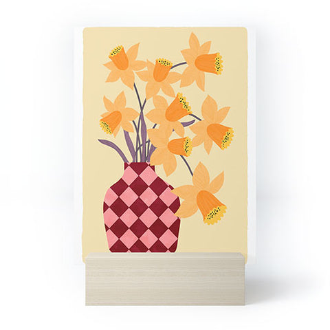 El buen limon Daffodils and vase Mini Art Print
