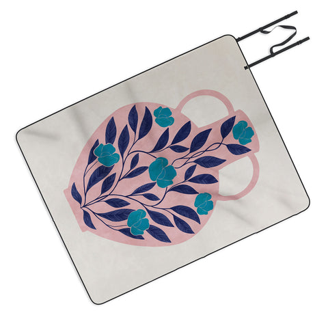 El buen limon Vase with blue roses Picnic Blanket