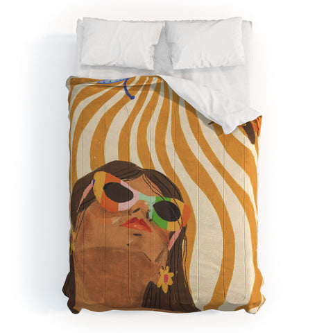 Gigi Rosado Sun woman Comforter