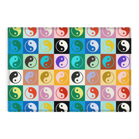 gnomeapple Checkered Yin Yang Pattern Outdoor Rug