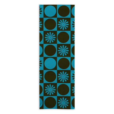 gnomeapple Retro Checkered Pattern Muted Yoga Towel