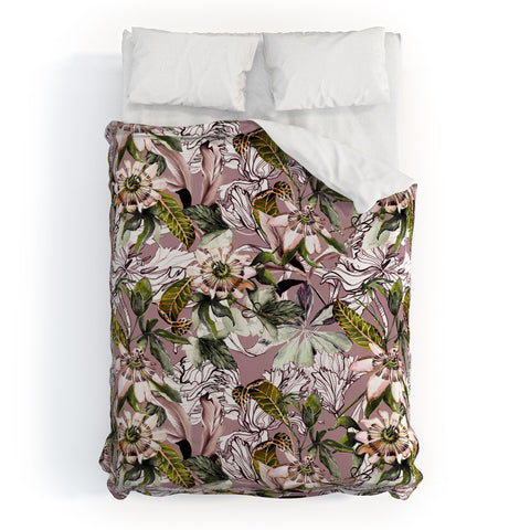 Marta Barragan Camarasa Blooming wild botanical paradise Duvet Cover