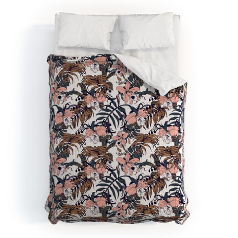 Marta Barragan Camarasa Winter in the jungle Comforter