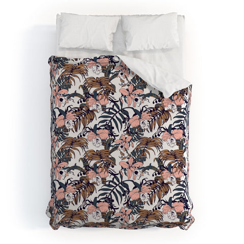 Marta Barragan Camarasa Winter in the jungle Duvet Cover
