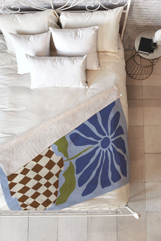 Miho Big blooming flowerpot Fleece Throw Blanket