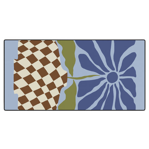 Miho Big blooming flowerpot Desk Mat