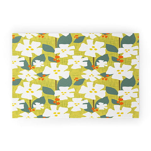 Mirimo White flowers and red berries Welcome Mat