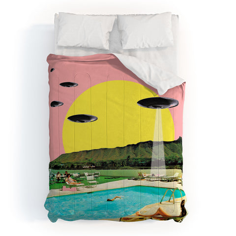 MsGonzalez Invasion on vacation UFO Comforter