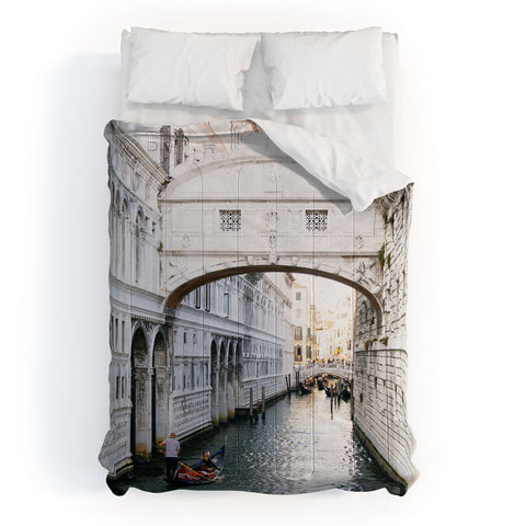 Romana Lilic  / LA76 Photography Venice Canals Comforter