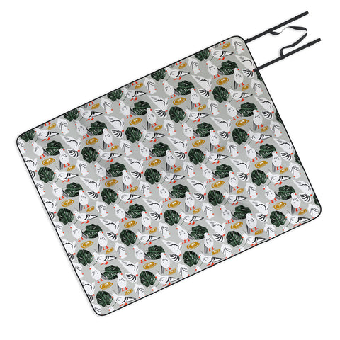 83 Oranges White Pigeons Picnic Blanket