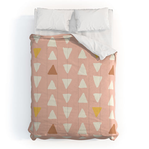 Avenie Abstract Arrows Pink Comforter