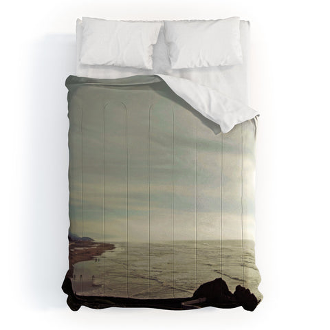 Chelsea Victoria A Day At The Beach Comforter