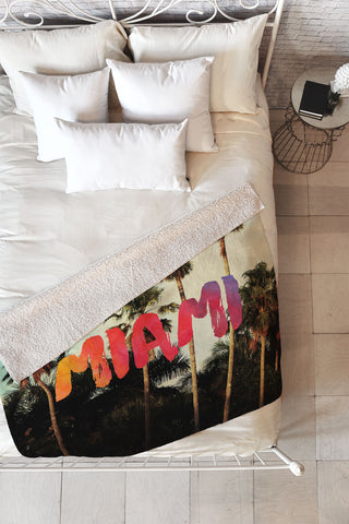 Chelsea Victoria Bienvenido a Miami Fleece Throw Blanket