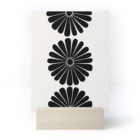 Colour Poems Retro Daisy I Mini Art Print