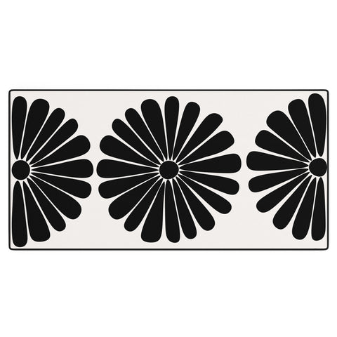 Colour Poems Retro Daisy I Desk Mat