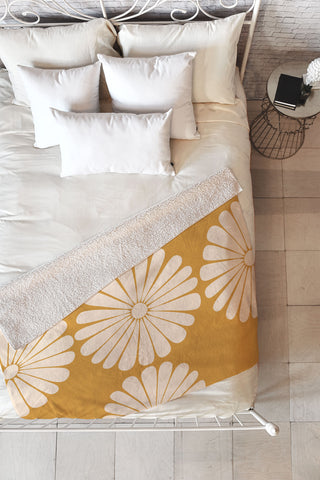 Colour Poems Retro Daisy XIX Fleece Throw Blanket