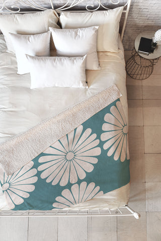 Colour Poems Retro Daisy XXIII Fleece Throw Blanket