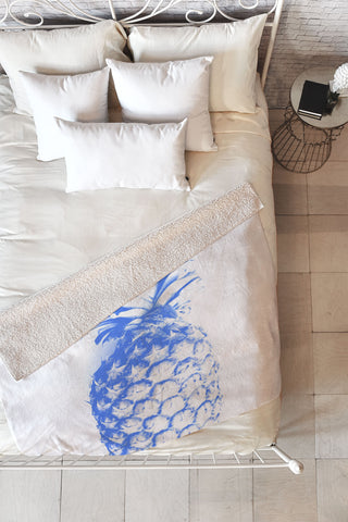 Deb Haugen blu pineapple Fleece Throw Blanket