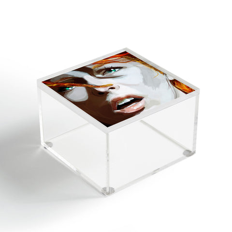 Deniz Ercelebi Leeloo Acrylic Box