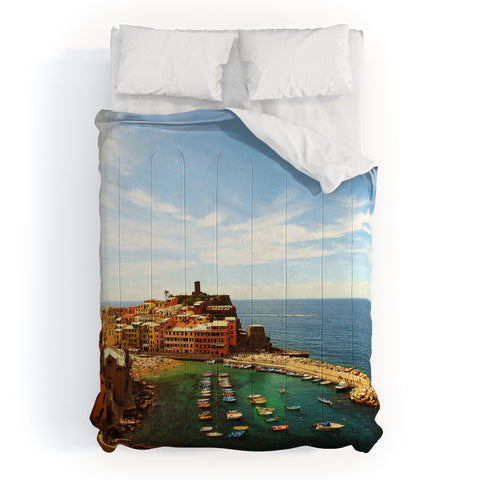 Happee Monkee Summer in Vernazza Comforter