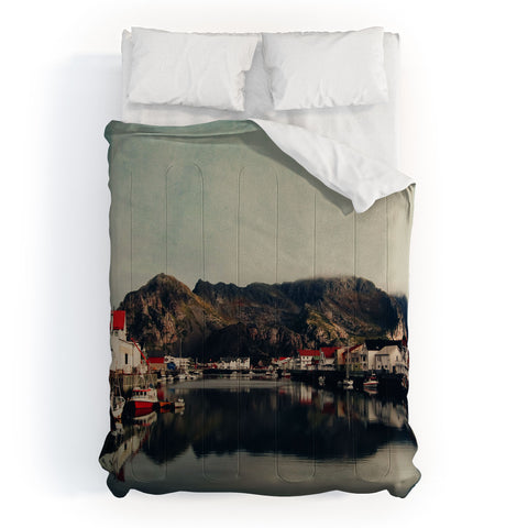 Ingrid Beddoes Mountain Living Comforter