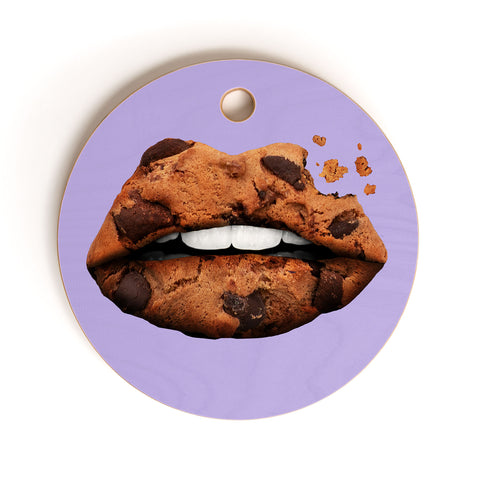 Jonas Loose Cookie Lips Cutting Board Round
