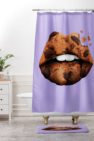 Jonas Loose Cookie Lips Shower Curtain And Mat
