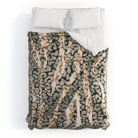 Marta Barragan Camarasa 0012 Wild animal skin Comforter