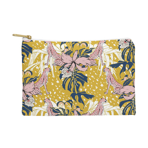Marta Barragan Camarasa Animals in the wild nature I Pouch
