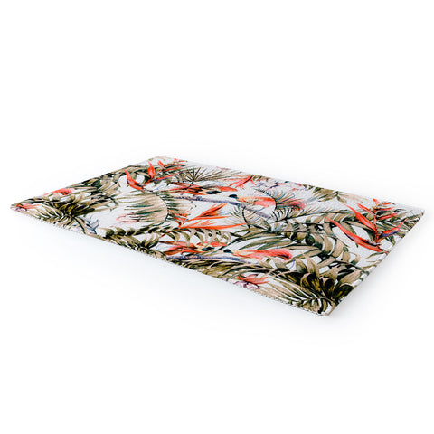 Marta Barragan Camarasa Exotic birds in the jungle paradise Area Rug